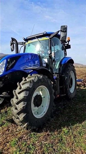 New Holland TD110D vs TR6.125S