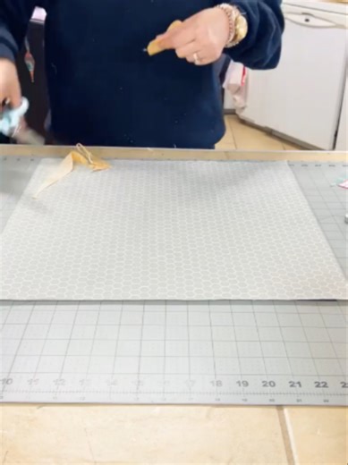 Bees Step-by-step appliqué, made simple 💗🧵 If you’re new to sewing, you are in the right place—I’ll walk you through it all so you can create with confidence ✨ Let’s sew something sweet together 🪡 ✨ Applique templates: https://hometownquiltcompany.com/ 🛍 Shop what I use: 🔗Missouri Star Quilt Company: https://glnk.io/mzmmj/tami-jones-hometownquiltco1m4 🔗Walmart: https://walmrt.us/3A8Dkca 🔗Amazon: https://urlgeni.us/amazon/V2FXZj #sewing #tamijones #beginnersewing #diy #crafty