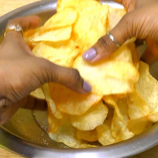 Instant POTATO CHIPS Recipe 😍No Boil No Drying Have you made your own chips before? These were easy to make and turned out really well! Tag your Potato friends 🤣🤣 . 🤭🤩 Products I have used in my video: Potato slicer https://amzn.to/2HNUz3n​ ​ / https://amzn.to/38PgyTM​ ​Potato peeler https://amzn.to/2T09zR2​ ​ / https://amzn.to/2HK8p6V​ Ingredients List सामग्री Potatoes - 6 pcs Oil for deep frying For Coating ============ Red Chilly Powder Salt Rock Salt Pepper Powder Full Written Recipe ht