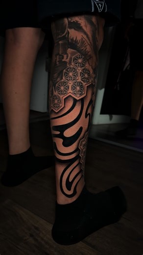 Arizona Tattoo Artist on Instagram: "Started some fluid work on this gap! Next session we’ll be adding more Geo/detail to bring it fully to life. Can’t wait to see this one evolve 🖤 #FluidBlackwork #BlackworkTattoo #LegTattoo #FlowTattoo #TattooInProgress #BlackworkArtist #TattooArt #IllustrativeTattoo #PhoenixTattooArtist #ScorpionInk #TattooSession #TattooProcess #InkedUp #TattooCollector #TattooDesign"
