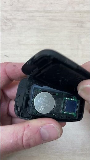 Toyota smart key battery change -EASY DIY #automobile #remotebattery #mechanic #remotecontrol
