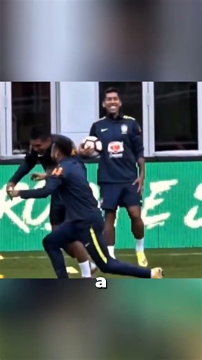 That's why Neymar tried to nutmeg Filipe Luís 😲‼️
