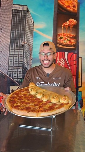 593K views · 12K reactions | En 212 NY Pizza en Cataño puedes pedir un ingrediente distinto cada dos pedazos!  Pizzas gigantes al estilo New York! Plaza Marina Bahia, Caraño, PR Teléfono: 787-688-9883 ⏰️Horarios: Lunes a Sabado #roadtripeado #roadtrip #restaurantes #cataño | Roadtripeado | Facebook