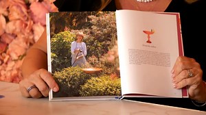 If you’ve been on the hunt for recipes that are mouth-wateringly good with simple and fresh flavours, Australia’s favourite home cook has you covered… Belinda Jeffery’s newest title “In Belinda’s Kitchen” hits the spot! 🎂🧑‍🍳 📚 For more QBD Books reviews and recommendations, visit bit.ly/LeeandVicsBookClub 📍 Perhaps | Weekender