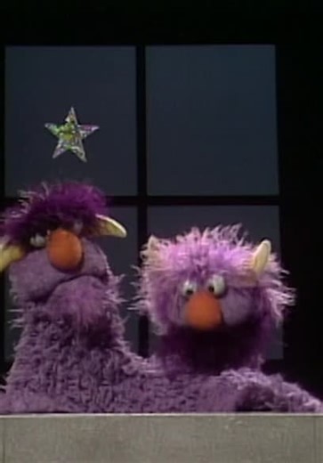 Sesame Street S29:E123 - Slimey Returns From the Moon