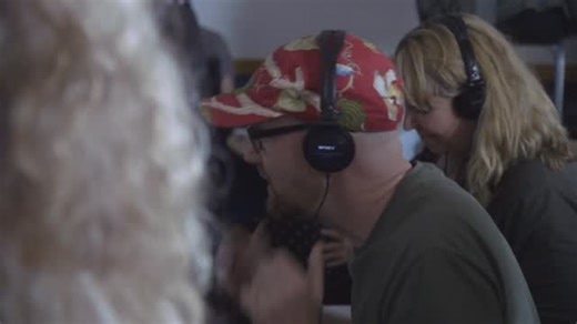 Happy New Years everyone ! 🎉 thanks for being part of our 2025, and we can’t wait to see what 2026 brings to EDCU (Essie Davis Cinematic Universe)! One of our favorite yearly tradition is watching Mindhorn 👁️‍🗨️(yes, we do know it by heart) so today we bring you a little behind the scenes interview with Essie. ✨ 📺 Bonus content from the DVD (there’s truly nothing like physical media !) | Essie Davis Daily