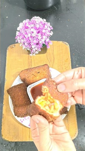 Bread Pizza Parcel #shorts #food #cooking #youtubeshorts #viral #apkitchenhomecook #pyaribaatein