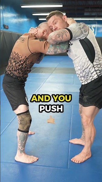 I learned this move from a BLUE belt... 🤔🥋