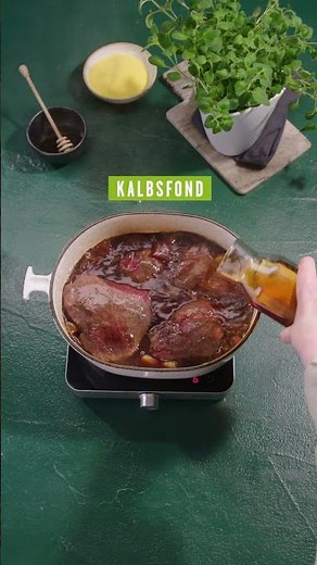 Geschmorte Ochsenbacke mit Polenta & Pastinaken 💚 #finedining #shorts