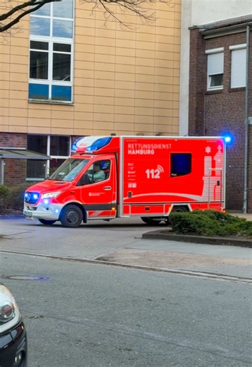 Einsatzfahrt des 22-RTW-B in Hamburg
