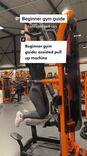 Ik hoop dat dit helpt!! ✨ ik ben verder geen personal trainer en dit is hoe ik de oefening uitvoer! Mocht iemand van jullie weten waar die twee verschillende hoogtes voor zijn laat het weten in de comments!! 💘💘 #CapCut #gymbeginnersguide #beginnergymtips #assistedpullups #backgains