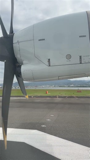 長崎空港の滑走路へ To the runway at Nagasahi Airport