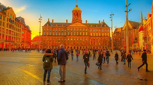 Hast du Amsterdams Grachten schon einmal bei Nacht erlebt?