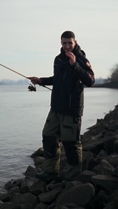 Die richtige Köderführung beim Spinnfischen mit dem Gummifisch für Zander🎣 Das Iron Claw-Team wünscht euch allen ein gesundes, glückliches und fischreiches Jahr 2026 🥳 #spinnfischen #raubfischangeln #angeltipps #zanderangeln #gummifisch | Iron Claw / DOIYO Concept