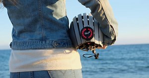 ticc turn indicator is triggered by tilts of a cyclist's head