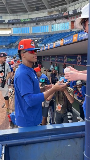 When you get an autograph from your new favorite Met ✍️ | New York Post Sports