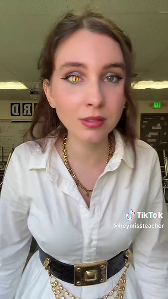 Teacher's Unique Eye: Students Unbothered By Differences