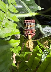 Perlina per dreadlock in macramè, ciondolo a foglia in ottone | Dimensioni personalizzabili | Annodato a mano | Perlina per dreadlock | Macramè | Boho | Hippie - Etsy Italia