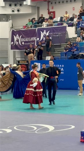 Asi se lucio la reina de la filial de Austin - Texas 2025 S.M. Catalina I acompañada del campeón juvenil Sebastian Vargas , quienes lucieron con garbo y mucha elegancia , este lindo baile que compartimos a continuacion para todos nuestros seguidores ! Muchas gracias por su preferencia 👑✨🇺🇸#MundialDeMarinera#austintexas,#clublibertadconcursos,#marineraaustin,#Marinera,#Perú,#austintexas | Club Libertad De Trujillo Filial Austin Tx