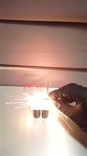Capacitor Discharge Slowmo #experiment #capacitor #slowmo