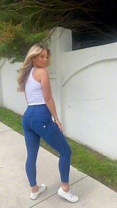 🎤 KATY PERRY said it right—these "skin-tight jeans" are set to turn heads this summer! 🌟 Perfectly hugging the body, they provide a flawless fit that enhances every curve. The beautiful @ashlenbennett is stunning in our WR.UP®️ Denim - High Waisted - Petite Length - Cobalt Blue with Blue Stitching. Elevate your summer wardrobe with these must-have jeans! 💙 #SummerFashion #SkinTightJeans #CurveEnhancing #DenimLovers #OOTD #TrendingFashion #SummerStyle #FashionInspo #thatfreddyfeeling | Freddy 