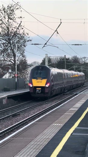 EMR Class 222 at speed #train #railwaycontent #railway #trainspotting #trains #eastmidlandsrailway