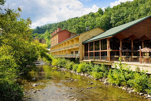 Gatlinburg, TN Vacation Package $99* 3 nights at River Terrace Resort