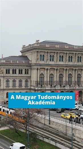🏛 Az idén alapításának 200. évfordulóját ünneplő Magyar Tudományos Akadémia belvárosi palotája Budapest egyik jelképének számít. Alapítója Széchenyi István volt, aki 1825-ben egyévi teljes jövedelmét ajánlotta fel egy tudós társaság létrehozására. Sajnos ő már nem láthatta az MTA-t teljes pompájában, ugyanis az intézmény csak a halála után, 1865-ben készült el. Nézz körül az épületben Merker Dáviddal! 👀 Magyar Tudományos Akadémia - MTA - hivatalos oldal #hosszulepes #lépünkjárunk #mta200 | hos