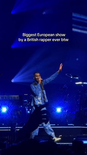 Our kingggg #dave #santandave #ukrapper #ontour #amsterdam | dave