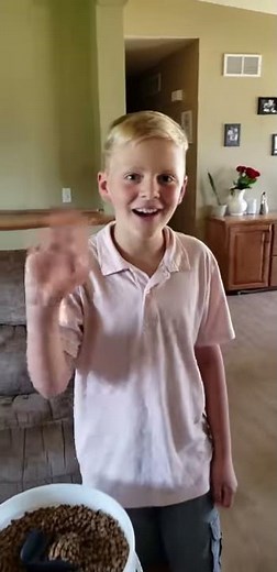 How to open a 5 gallon Bucket with a lid opening tool