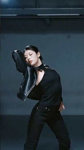 Omg, these dancers are really crazy!😳 #dohee #needs #kisskisskiss #nowimyoung