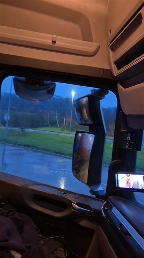Life of a Devon Tramper: A Glimpse into Truck Driving