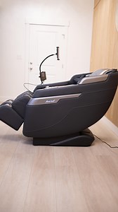 I’m in love with this massage chair from @artisthandbeauty It offers full-body 3D Shiatsu massage, back and calf heating, and a Zero Gravity position for complete relaxation. The voice control is super convenient, and it also has Bluetooth speakers to create the perfect relaxation environment. You can control everything through your phone, which can also be wirelessly charged. Definitely an investment in self-care and well-being. #home #homefurniture #interiors #homeliving #massagechair #massage