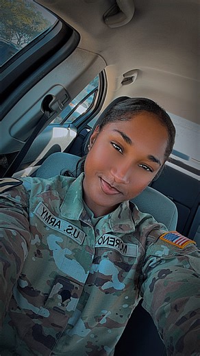 Deina Alien on Instagram: "Será k na army bu pode anda e mexi na movel?🤔 . . . #military #caboverde #army #soldier #dalienway"