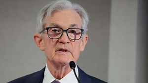 Les tarifs douaniers de Trump entraîneront une hausse «temporaire» de l'inflation, selon la Fed