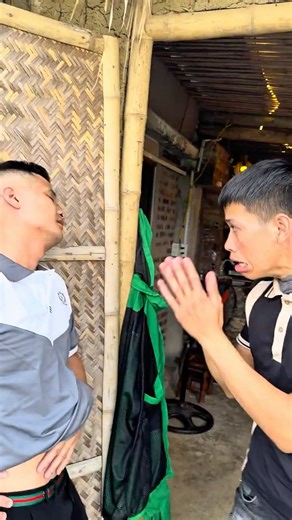 “Crazy Robber Gets Instant Karma – You Won’t Stop Laughing! 😂😜”#crazyrobber#instantkarma