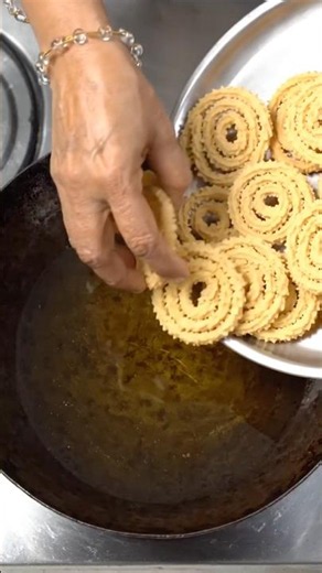 Authentic Chakli,Murukku Making at Home | Crunchy Indian Snack #Shorts