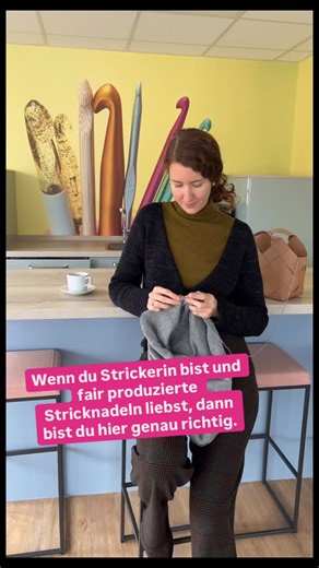 Du suchst nicht nur faire Garne, sondern auch faire Nadeln, die nicht auf kosten anderer entstanden sind? Dann bist du bei uns genau richtig. Bei addi findest du in Deutschland produzierte Häkel- und Stricknadeln – direkt aus dem Herzen des Sauerlandes, Made in Altena. Mit über 1.300 hochwertigen Produkten rund ums Stricken und Häkeln bieten wir dir Werkzeuge, die deine Kreativität unterstützen – langlebig, präzise und mit viel Liebe zum Detail gefertigt. Folge uns, wenn du das Stricken liebst –