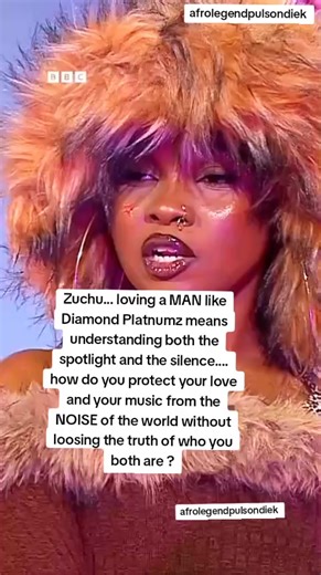 “Love Beyond the Noise” Diamond Platnumz na Zuchu si story ya mazingira… ni story ya connection. Watu wanaweza kuona sehemu walipo, kelele za nje, na kila kinachoizunguka… lakini hawataelewa kilicho katikati yao. Because real love doesn’t depend on the setting— it survives attention, pressure, and opinions. Na ukweli ni… si kila mtu anaweza kuimudu. #zuchu_official #diamondplatnumz #afrolegendpulseondiek #interviews #wednesday