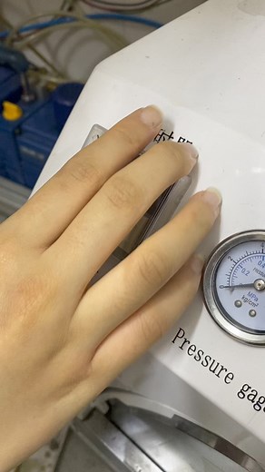 5.4K views · 24 reactions | Ever wondered how we get your phone screen looking brand new? Watch our LCD Vacuum Laminating machine in action! ️✨ It can easily remove the air bubbles left behind by the OCA laminating machine by using pressure and heat! 朗 | SPR - Phone LCD Screen Glass Repair | Facebook