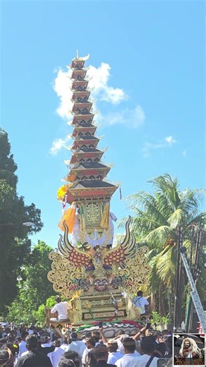 Detik detik bade megah tumpang 11 melintas Pelebon Lanang Istri Puri Pejeng Saren Kauh