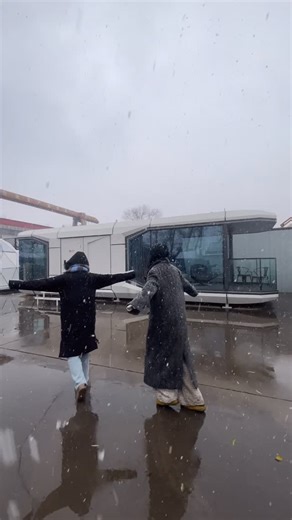 CastleCapsuleHouse777 on Instagram: "¿Qué opinas de esta casa pequeña? 🔗WhatsApp link:wa.me/8618162079885 📱WhatsApp:+86 18162079885 #tinyhome #tinyhouses #tinyhomes #mobilehouse #mobilehome #restort #resorts #resortstyle #vactionhome #shipping #cpsulecastle #airbnb #airbnbhost #airbnbexperience #prefabhomes #prefabhomes #hotel #airbnbhomes #cozyhome #roomtour #housetour #containerhouse #tinyhousemovent"