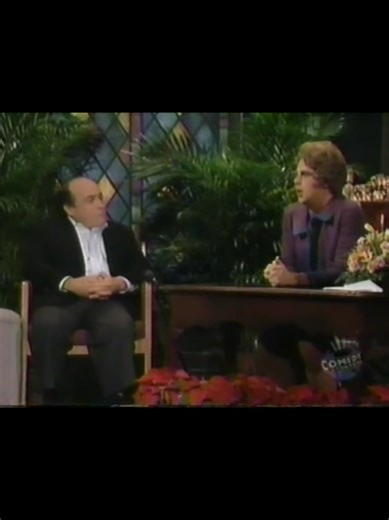 Danny DeVito Hosts SNL on December 5, 1987