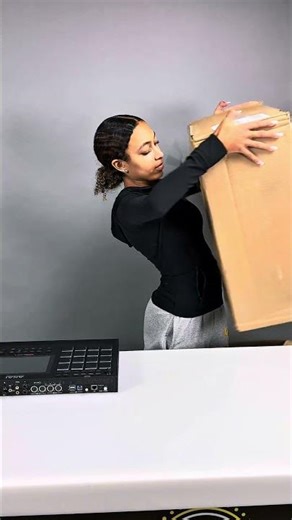 AKAI MPC Live II Unboxing + SKB iSeries Case | DJ Sophia Rocks x zZounds