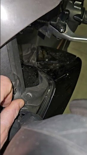 Honda Forza 125 fairing removal