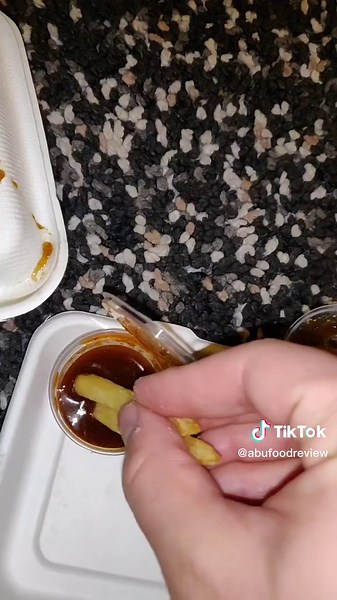 Did the Bitcoin Burger taste Bullish 🐂or Bearish 🐻 from this Blockchain Restaurant? #Bitcoin #blockchain #Burger #foodreview #halalfoodlondon #halalfoodreview #meal #deal #wings #korean #japanese