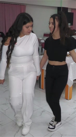 Alena & Ajna - razigrane elektronke! #bosnian #wedding #kolo #dance #shorts