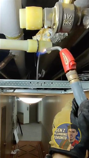 How to remove PEX fitting from a pipe #plumbing #plumber #apprentice #pex #plumbingtips