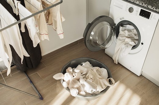Pros Say This Is the Right Way to Bleach Clothes Without Damage