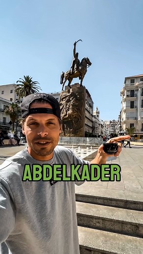 🇩🇿 This is the statue of Emir Abdelkader in the heart of Algiers. Abdelkader is a national hero in Algeria. He was the leader of the resistance, who fought against the French occupation back in 1830. Eventually he was exiled to France in 1847 and later moved to Syria where he ceased a conflict between Christians and Muslims which gained him recognition all over the world. 🙌🏽 Abdelkader died in 1883 and was buried in Damascus 🇸🇾 but in 1966 his remains were brought back to Algeria 🇩🇿 on t